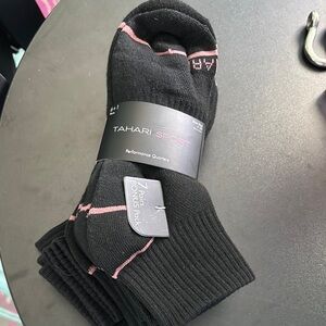 Tahari Black Ribbed Ankle Hosiery 7 pairs